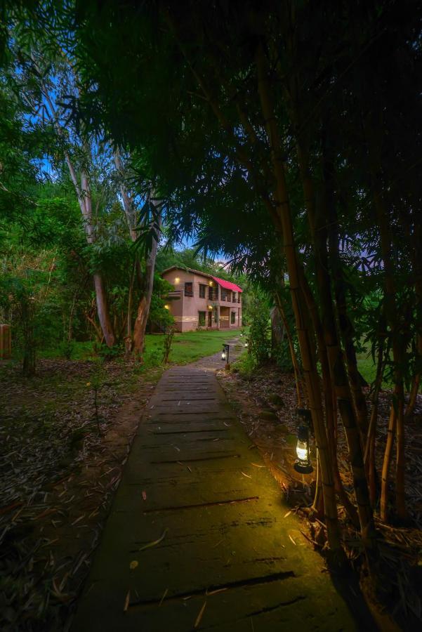 Aranyak Resort Tāla Extérieur photo